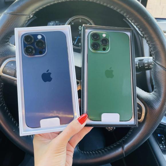 Dàn sao Việt đầu tiên đập hộp điện thoại iPhone 14-5