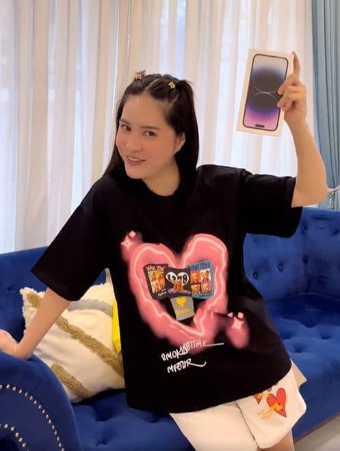 Dàn sao Việt đầu tiên đập hộp điện thoại iPhone 14-7