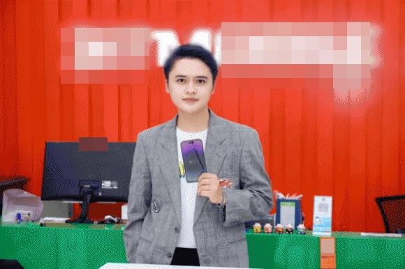 Dàn sao Việt đầu tiên đập hộp điện thoại iPhone 14-9