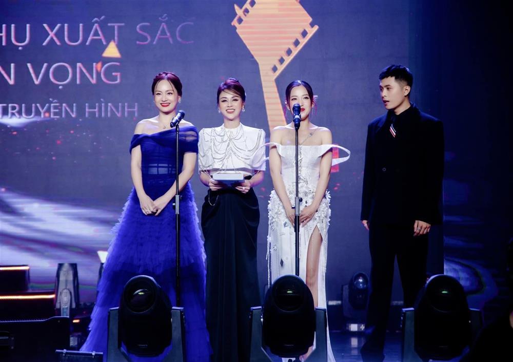 Lương Thu Trang đụng hàng Lê Bống, Bùi Lan Hương: Ai đẹp nhất?-2