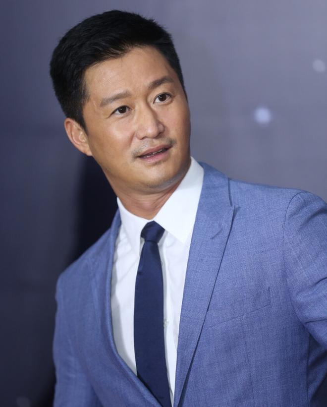 Ngô Kinh phải chống nạng đi lại-3