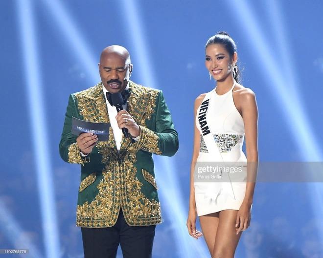 Bộ váy đẹp xuất sắc bị Hoàng Thùy bỏ qua tại Miss Universe-11