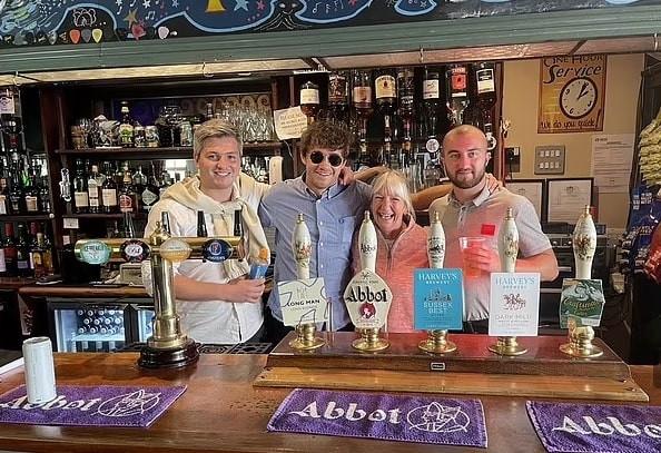 Nam thanh niên lập kỷ lục thế giới: Nhậu 67 quán rượu trong 1 ngày-1