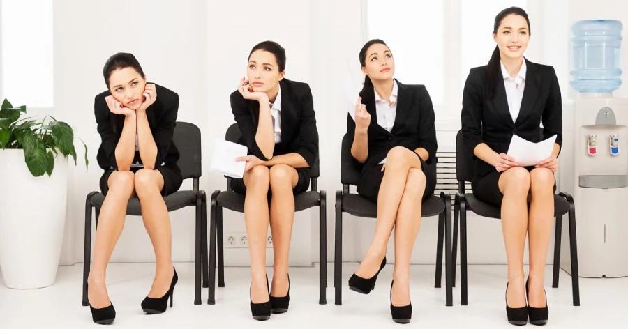 5 dáng ngồi phụ nữ: Đàn bà có tiền nhìn dáng ngồi khác hẳn-2