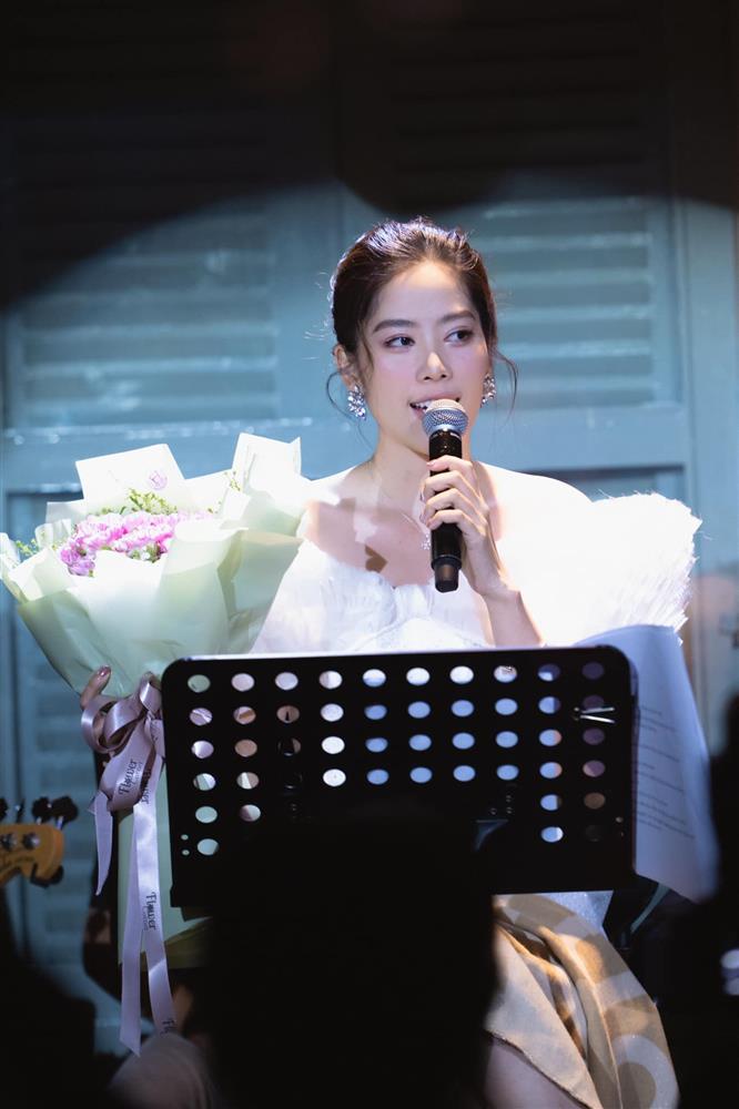 Không xin phép bản quyền, Nam Em vẫn hát vì muốn khán giả... vui-1