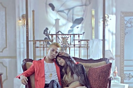 G-Dragon tự like ảnh mình chụp cùng Jennie thuở xa xưa