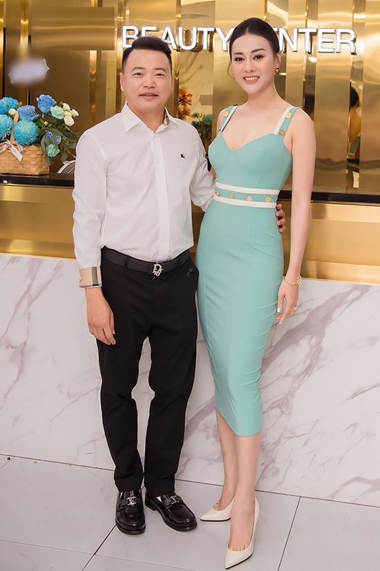 Phương Oanh - Shark Bình và các cặp sao chiều cao chênh lệch-1