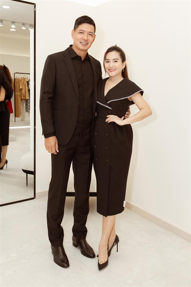 Phương Oanh - Shark Bình và các cặp sao chiều cao chênh lệch-8