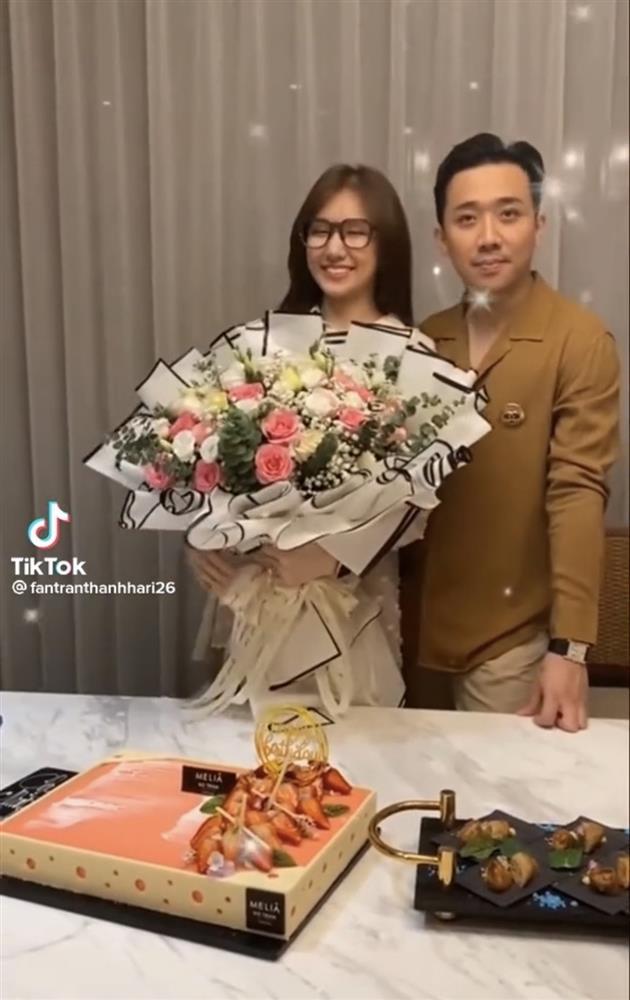 Hari Won khóa môi Trấn Thành, nhan sắc lạ lẫm gây chú ý-10