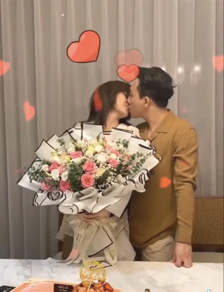 Hari Won khóa môi Trấn Thành, nhan sắc lạ lẫm gây chú ý-2