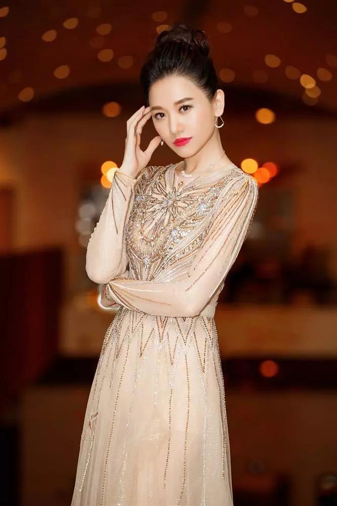 Hari Won khóa môi Trấn Thành, nhan sắc lạ lẫm gây chú ý-11