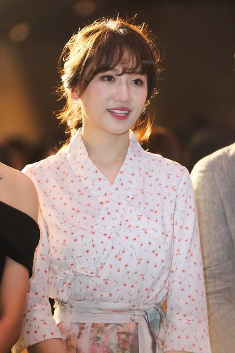 Hari Won khóa môi Trấn Thành, nhan sắc lạ lẫm gây chú ý-14