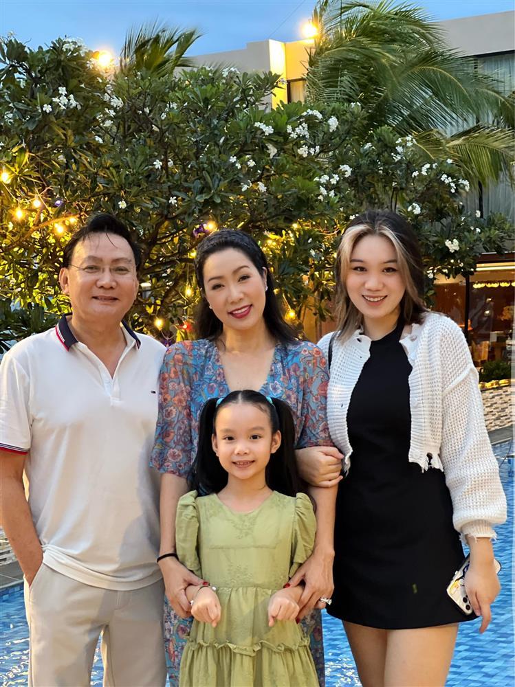 Trịnh Kim Chi khoe nhẫn kim cương to ngang hột mít-6