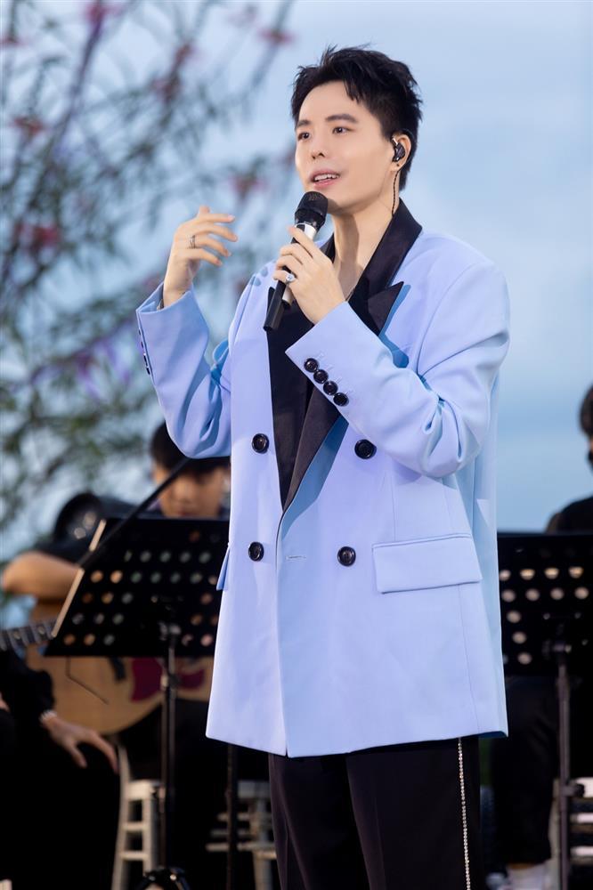 Trịnh Thăng Bình khởi động chuỗi tour show, Trúc Nhân ngẫu hứng hát trên xe lửa-1