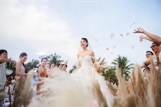 Minh Hằng tung clip 'chảnh chọe' với ông xã và cái kết ngọt ngào