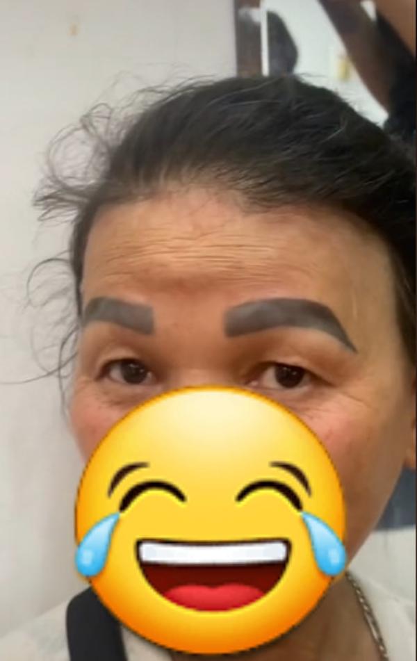 Bỏ tiền làm lông mày, người phụ nữ nhận về 2 con sâu róm trên mặt-1