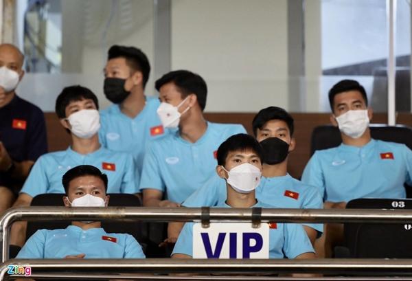 Bạn gái Văn Lâm, vợ Duy Mạnh đến cổ vũ tuyển Việt Nam-5