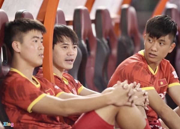 Bạn gái Văn Lâm, vợ Duy Mạnh đến cổ vũ tuyển Việt Nam-7