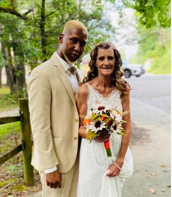 Vợ 61 tuổi thông báo kế hoạch có con với chồng 24 tuổi-2