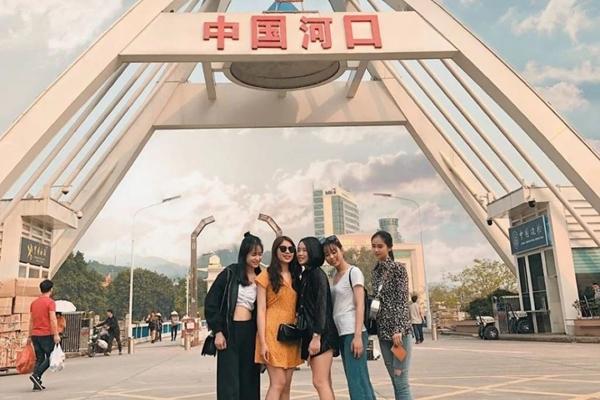 Cả đàn chó tấn công giữa thiên đường biển, du khách thập tử nhất sinh-3