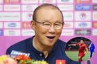 Hình ảnh siêu yêu của thầy Park khi học trò thắng đậm Singapore
