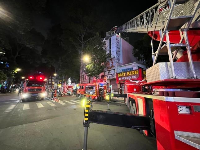 Cháy thẩm mỹ viện ở TP.HCM, kịp thời cứu sống 7 người-1