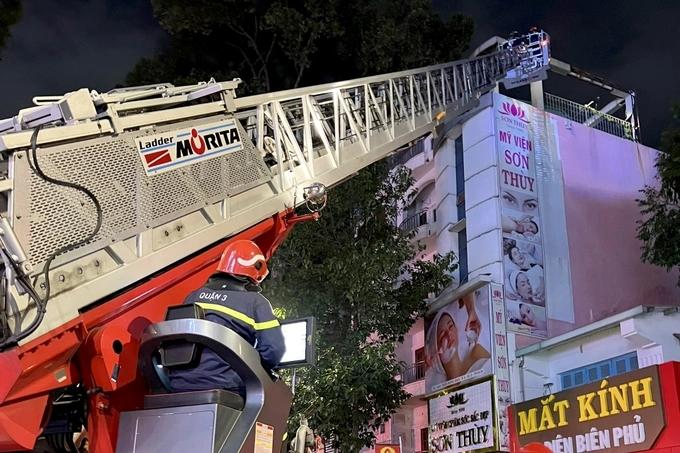 Cháy thẩm mỹ viện ở TP.HCM, kịp thời cứu sống 7 người-3