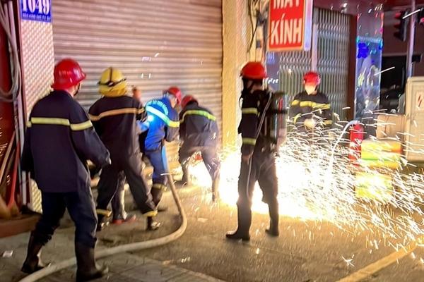 Cháy lớn ở KCN Vĩnh Tuy: 4 căn nhà tạm bị thiêu rụi-5