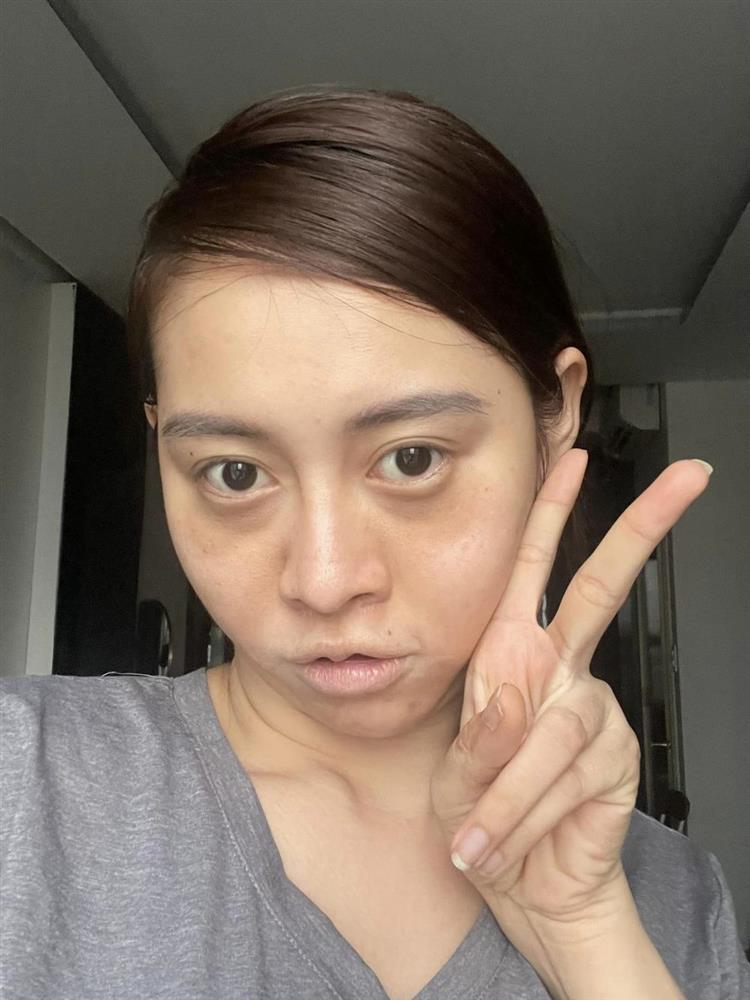 Việt Phương Thoa lộ mặt mộc, ngã ngửa nhan sắc thật hot Tiktok-1