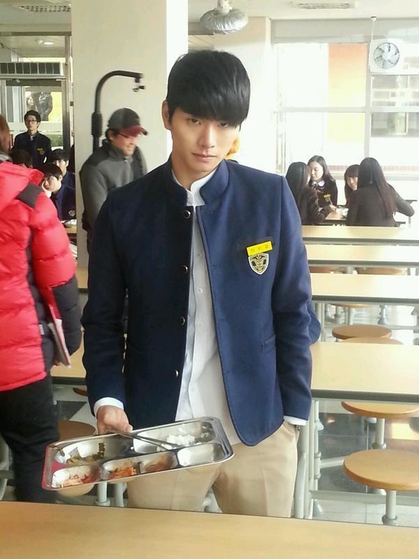 Tài tử Hậu Duệ Mặt Trời sau 6 năm: Từ vai phụ nhỏ bé đến sự nghiệp tỏa sáng-1