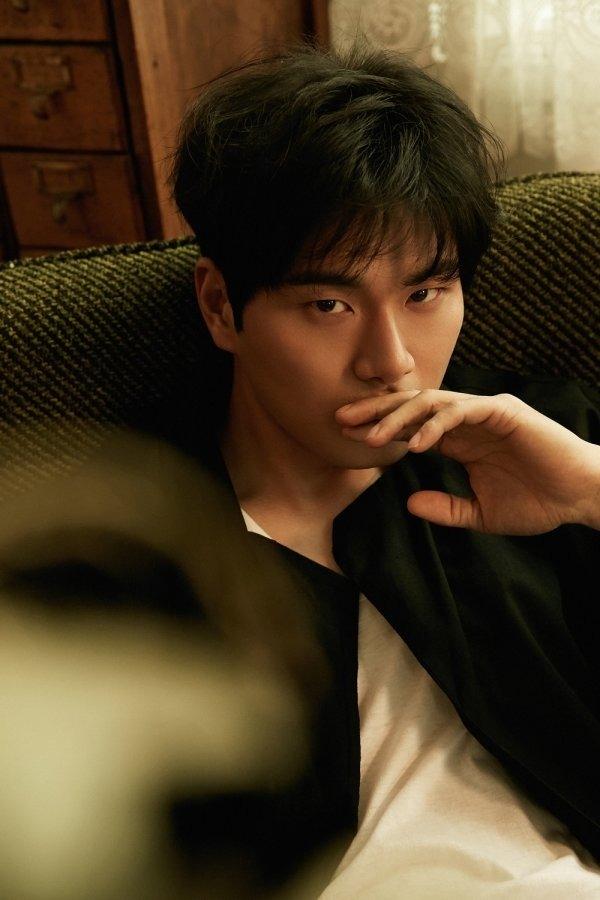 Tài tử Hậu Duệ Mặt Trời sau 6 năm: Từ vai phụ nhỏ bé đến sự nghiệp tỏa sáng-10