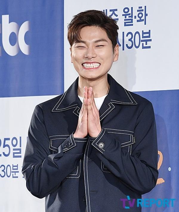 Tài tử Hậu Duệ Mặt Trời sau 6 năm: Từ vai phụ nhỏ bé đến sự nghiệp tỏa sáng-5