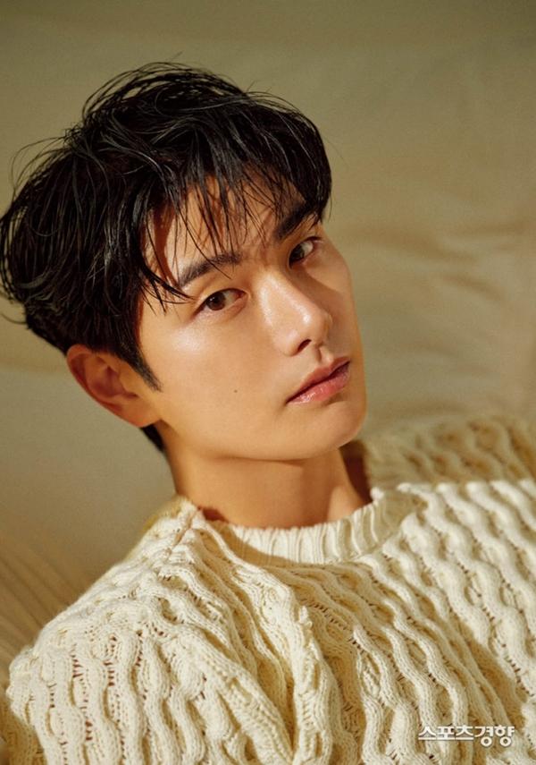 Tài tử Hậu Duệ Mặt Trời sau 6 năm: Từ vai phụ nhỏ bé đến sự nghiệp tỏa sáng-8