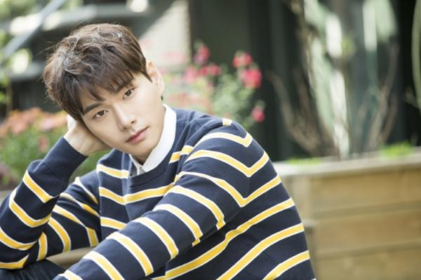 Tài tử Hậu Duệ Mặt Trời sau 6 năm: Từ vai phụ nhỏ bé đến sự nghiệp tỏa sáng-9