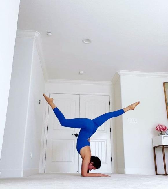 Phạm Hương mở lại Instagram, bụng lấp ló sau nghi vấn bầu lần 3-3