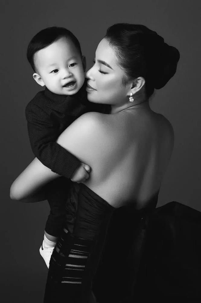 Phạm Hương mở lại Instagram, bụng lấp ló sau nghi vấn bầu lần 3-7