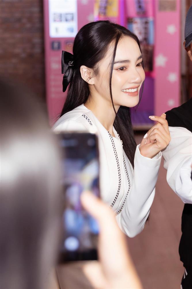 Nhã Phương có gì khác biệt giữa ảnh chỉnh sửa và cam thường?-9