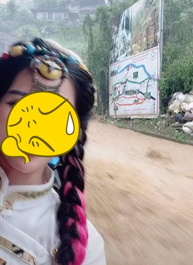 Diện đồ đẹp đi chụp ảnh Sapa, cô gái khóc ròng vì lũ quét trôi xe-1