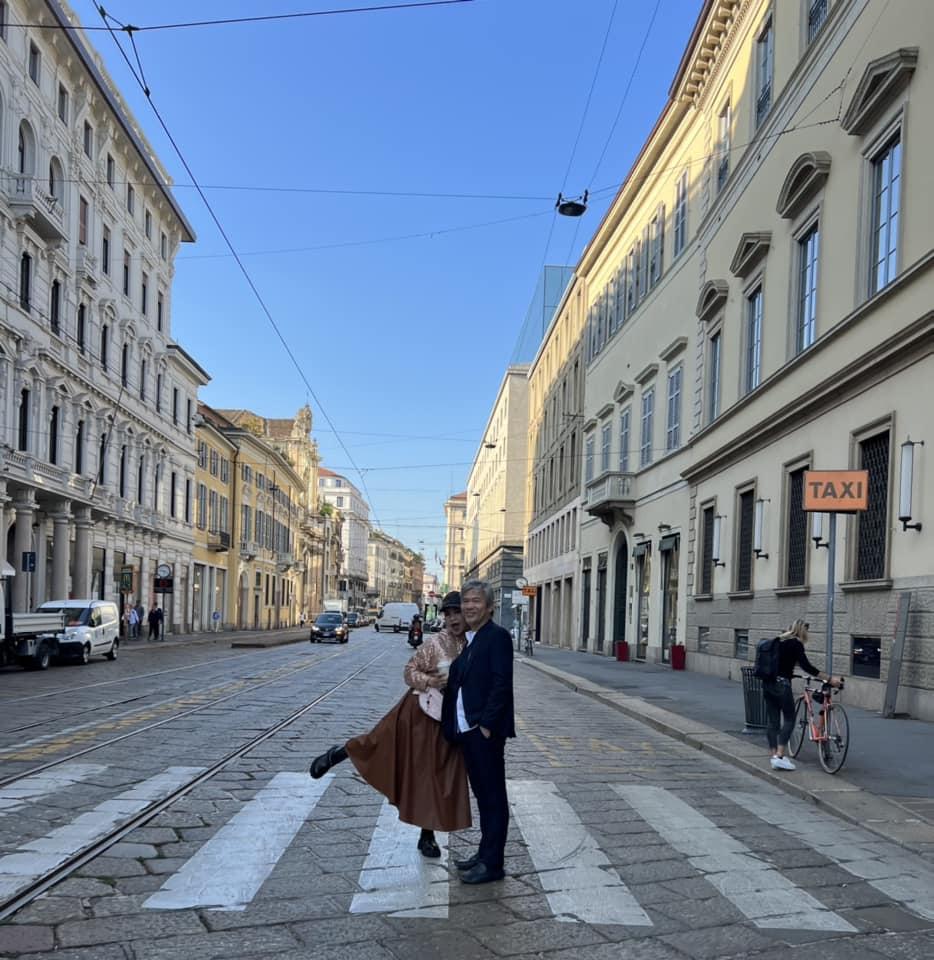 Diva Thanh Lam tạo dáng nhí nhố cạnh hôn phu bác sĩ khi vi vu châu Âu-5