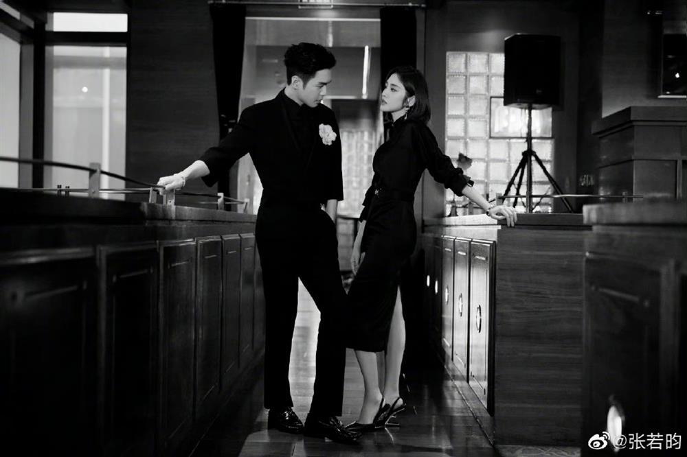 Loạt ảnh tình bể bình của Trương Nhược Quân - Đường Nghệ Hân-6