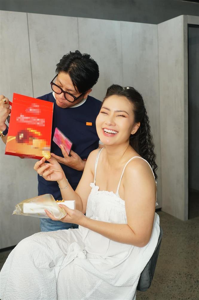 Ngọc Lan khoe tay kém thon, đồng nghiệp: Bốc hàng ở đâu vậy?-1