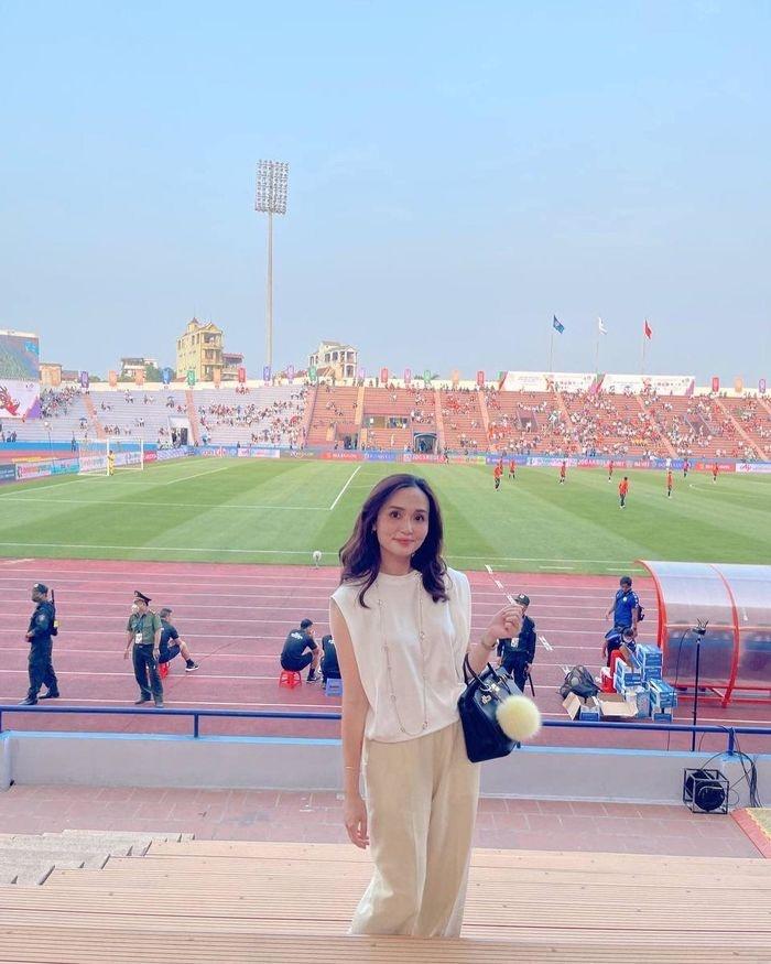 Bà xã rich kid của cầu thủ Văn Quyết đẹp mặn mà, sống sang chảnh-6