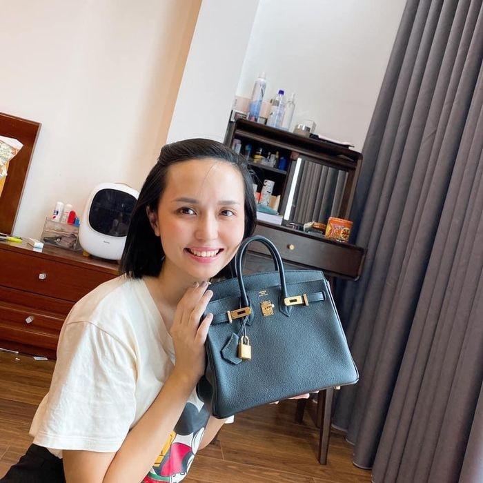 Bà xã rich kid của cầu thủ Văn Quyết đẹp mặn mà, sống sang chảnh-8