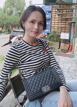 Bộ sưu tập đồ hiệu đắt đỏ của bà xã Văn Quyết, có cái nửa tỉ-7