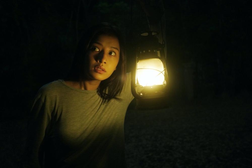 Chi Pu kiệt sức, tay chân co rút trên phim trường-1