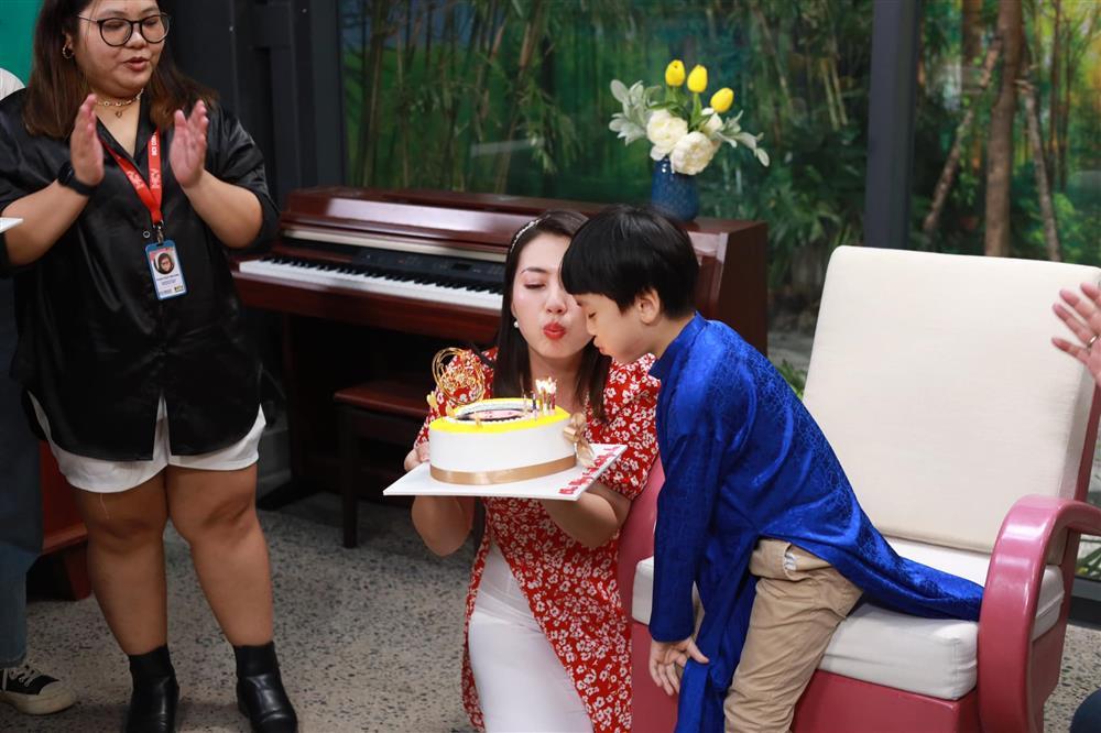 Ngọc Lan khoe tay kém thon, đồng nghiệp: Bốc hàng ở đâu vậy?-4