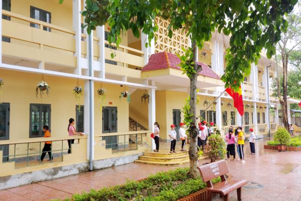 Học sinh bán trú ăn rau muống có mùi lạ, huyện Thanh Trì lên tiếng-2