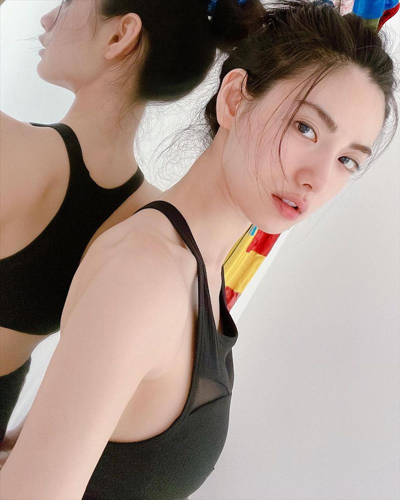 Idol nữ từng top 1 BXH đẹp nhất thế giới xăm trổ đầy mình-1