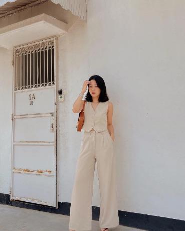 Jisoo, Jennie lăng xê mốt áo ghi-lê khoe style cá tính-6