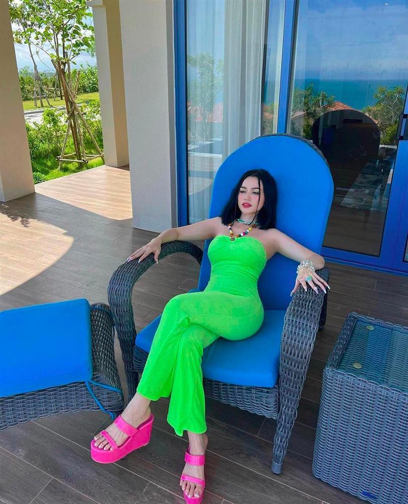 HHen Niê và Đỗ Hà mặc hồng sen kết hợp nõn chuối: Ai xịn hơn?-9